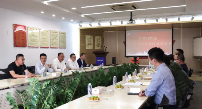 东莞市工信局与镇经发局领导莅临英国上市公司365参观指导